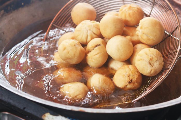 Tiệm bánh bao chiên bán hơn 2.500 cái/ngày ở Sài Gòn: Đã 30 năm tuổi