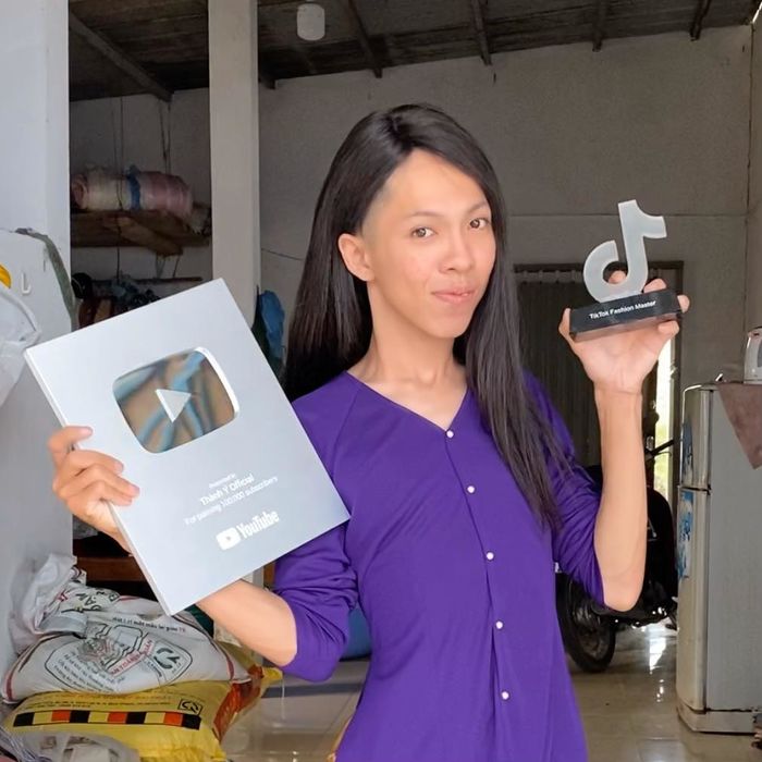 TikToker đá chéo sân YouTube vẫn xuất sắc giành nút bạc, nút vàng