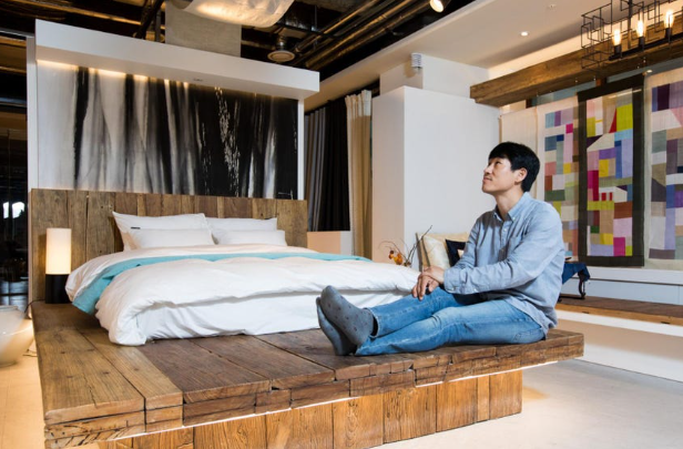 Những tỷ phú đi lên từ nghề lao công, sở hữu khối tài sản khủng