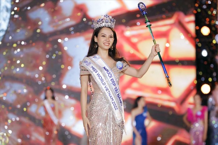 Trình tiếng Anh của các Hoa - Á hậu: Mai Phương, Bảo Ngọc IELTS 8.0