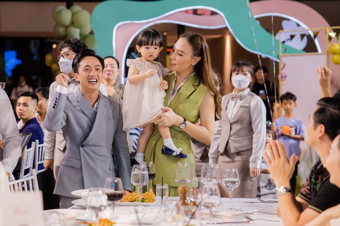 Tủ đồ hiệu của ái nữ nhà Cường Đô La: Giày dép đã hàng chục triệu
