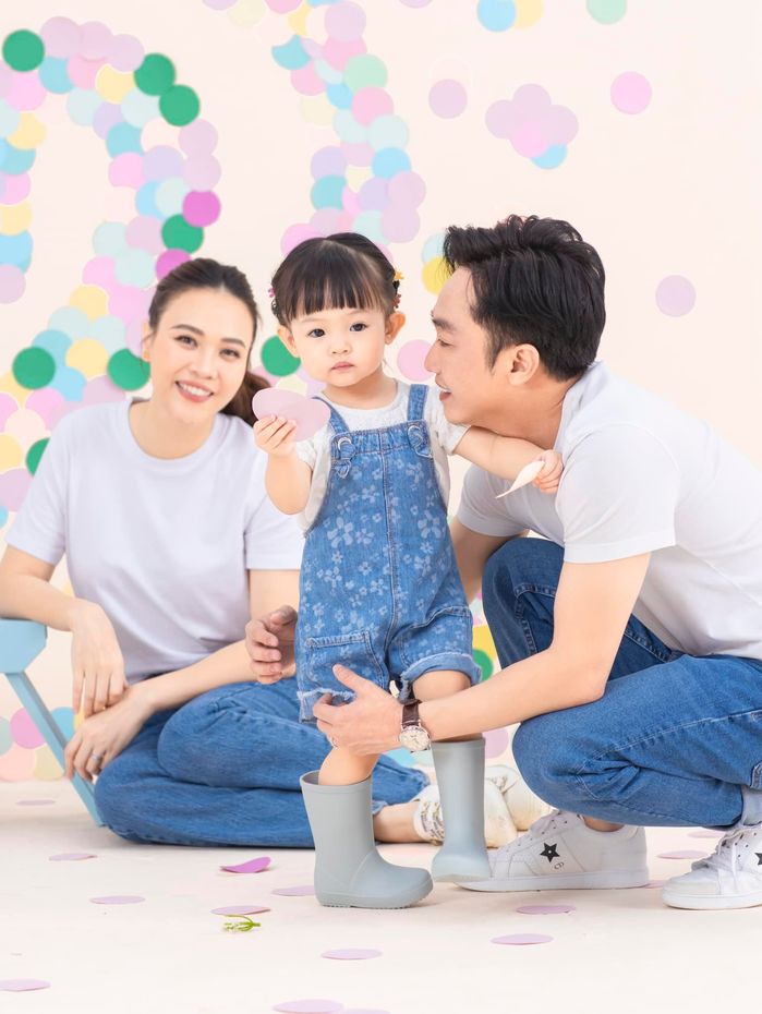 Tủ đồ hiệu của ái nữ nhà Cường Đô La: Giày dép đã hàng chục triệu