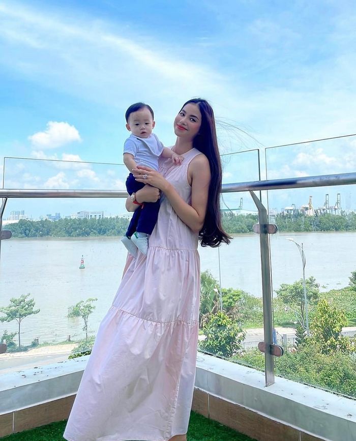 Từng bại trận trước Kỳ Duyên: Phạm Hương bỏ showbiz sống như bà hoàng