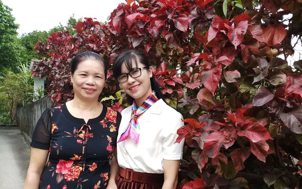 Từng ở nhà tranh, con gái góp lương giáo viên xây nhà báo hiếu cho mẹ