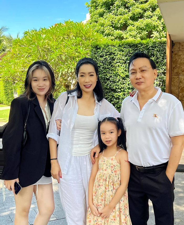 Tuổi 51 của Á hậu Trịnh Kim Chi: Chồng cưng chiều, tặng toàn quà khủng