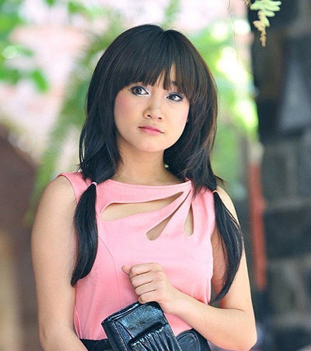 Vẻ ngoài lạ lẫm của mỹ nhân Việt trong bộ phim đầu tay