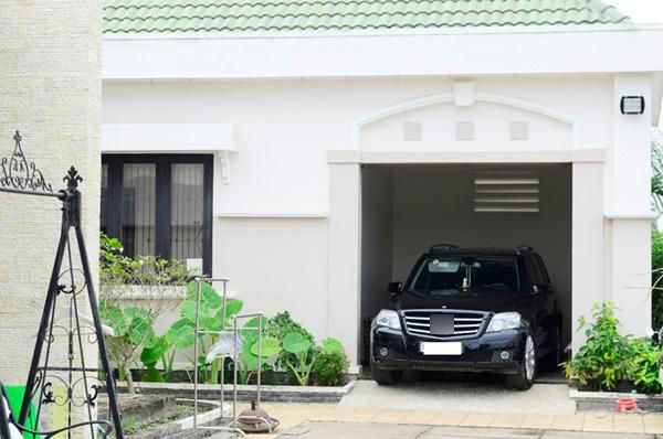 Việt Trinh sau giải nghệ: Đơn thân nuôi con, tự làm đại gia
