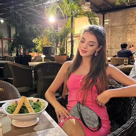 Vợ thủ môn Bùi Tiến Dũng bầu nhưng vẫn xinh, hứa hẹn em bé là cực phẩm