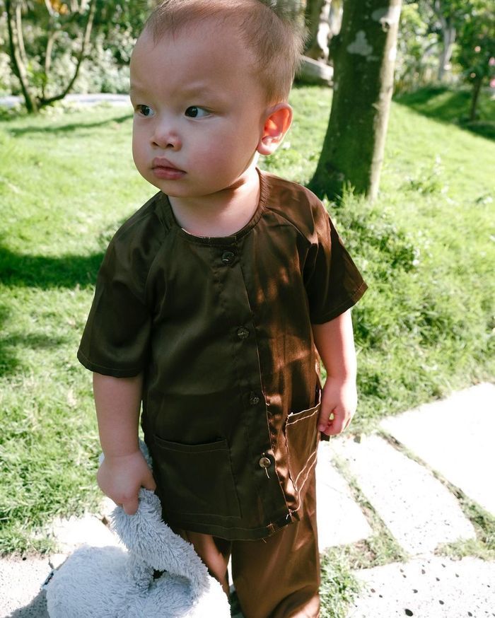 Nhóc tì sao Việt diện nón lá, áo bà ba: Con gái Bảo Lâm dễ cưng xỉu
