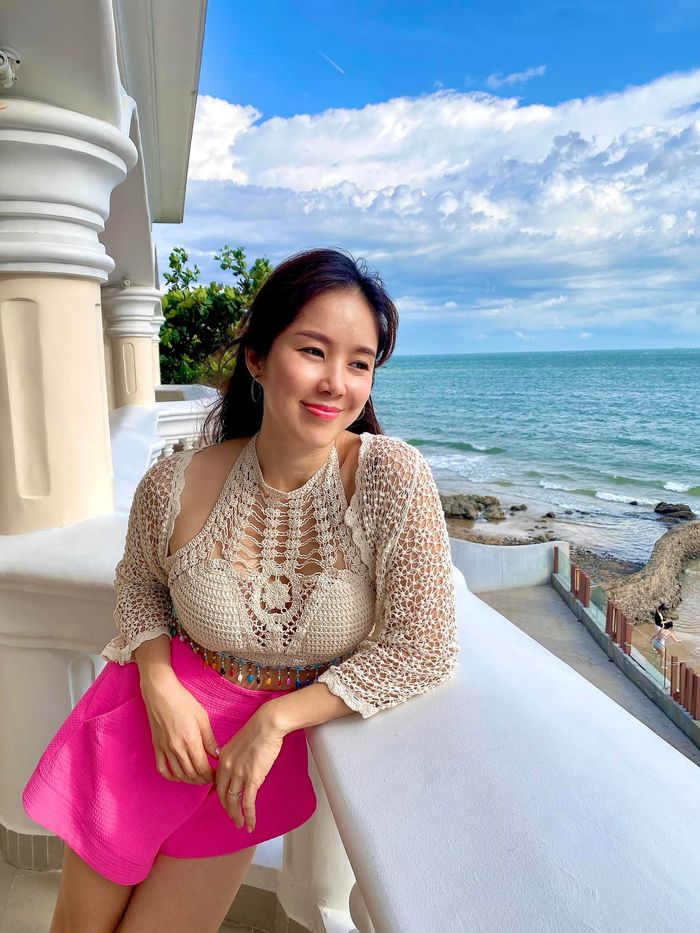 Xem ảnh cũ của bé Bông, Lê Phương thú nhận khổ lòng vì quá khổng lồ