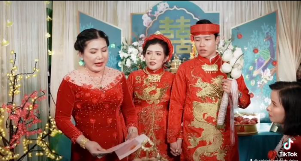 Cô dâu được trao 3 sổ đỏ 30 tỷ, 6 cây vàng và bộ trang sức kim cương