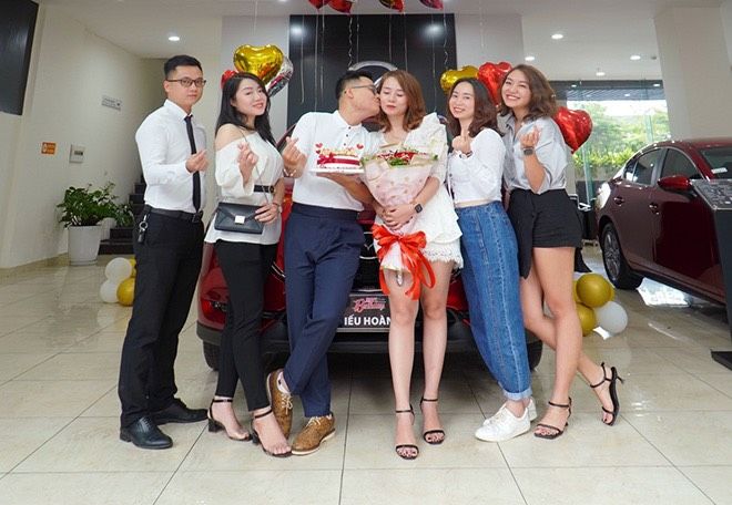 Vợ nhà người ta: Sinh nhật tặng chồng trang sức trị giá 120 cây vàng