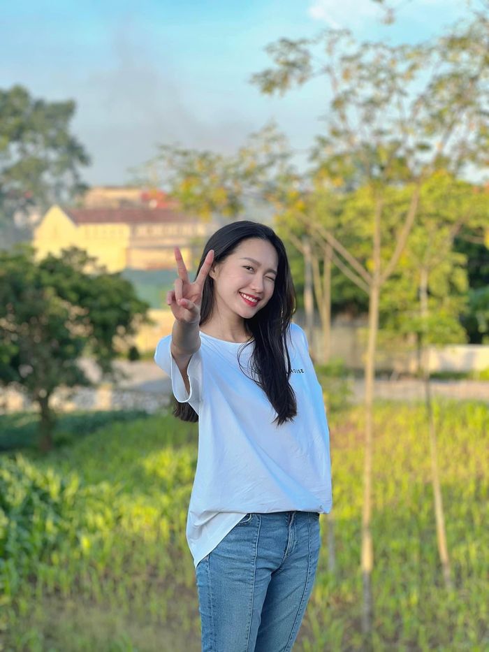 Bạn gái Đoàn Văn Hậu: Top 10 Hoa hậu Việt Nam, IELTS 7.0