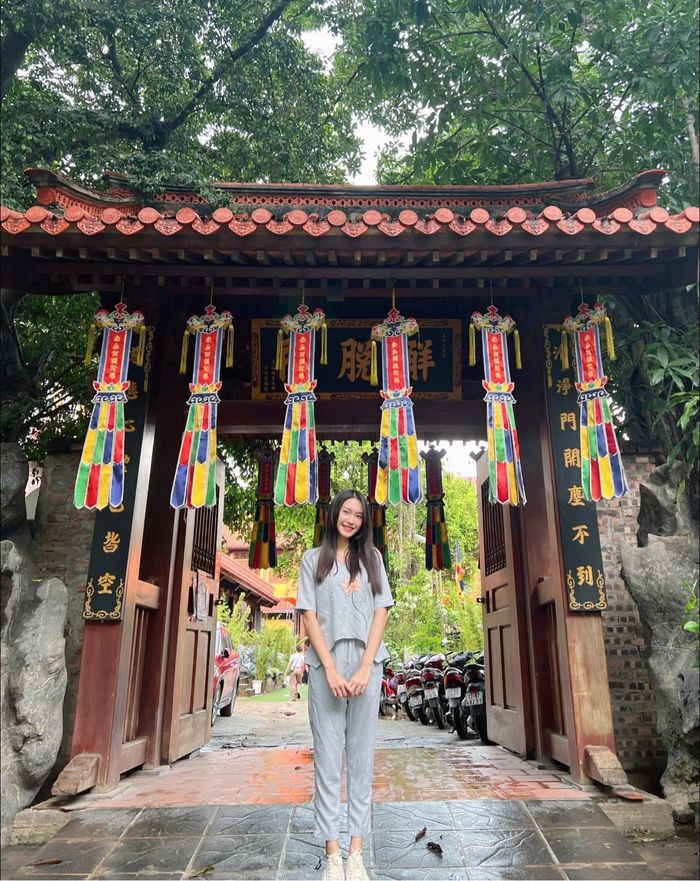 Bạn gái Đoàn Văn Hậu: Top 10 Hoa hậu Việt Nam, IELTS 7.0