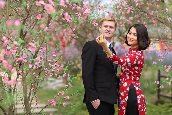 Cô gái coi chồng là chị em lên tiếng khi bị nói bắt chồng giả gái