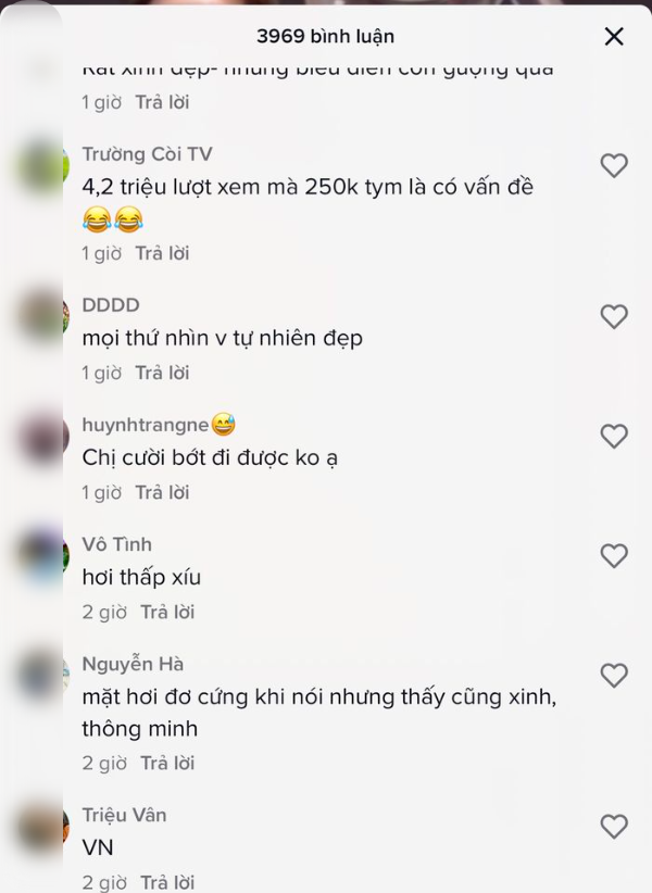 Kim Chi Hoàng được dân tình khuyên cười ít thôi khi thi Hoa hậu