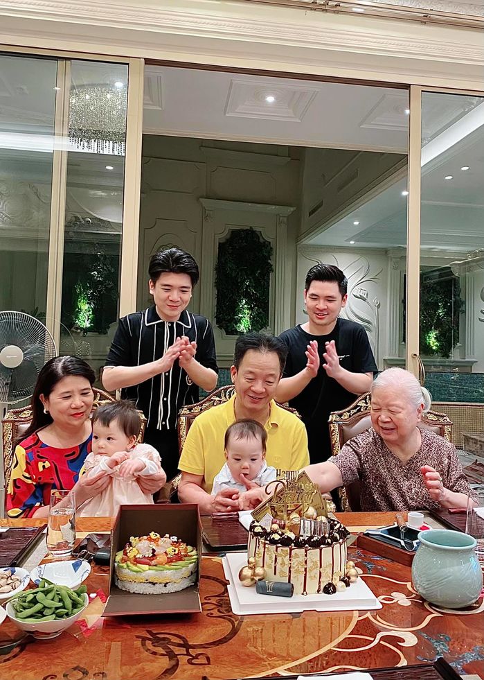 Cuộc sống ngậm thìa vàng của cháu nội bầu Hiển: Dát toàn đồ hiệu