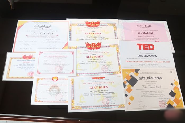 Hai nữ sinh đỗ cùng lúc vào 4 trường đại học top đầu