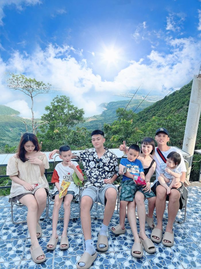 Mẹ trẻ 5 con Hà Nội: Được chồng cưng như trứng, chưa từng tắm cho con