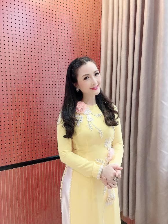 4 bí quyết để có vẻ đẹp không tuổi của diễn viên Khánh Huyền
