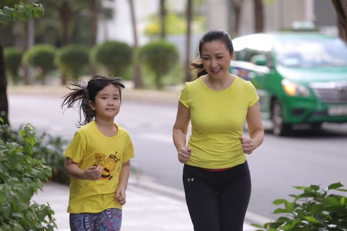 4 bí quyết để có vẻ đẹp không tuổi của diễn viên Khánh Huyền