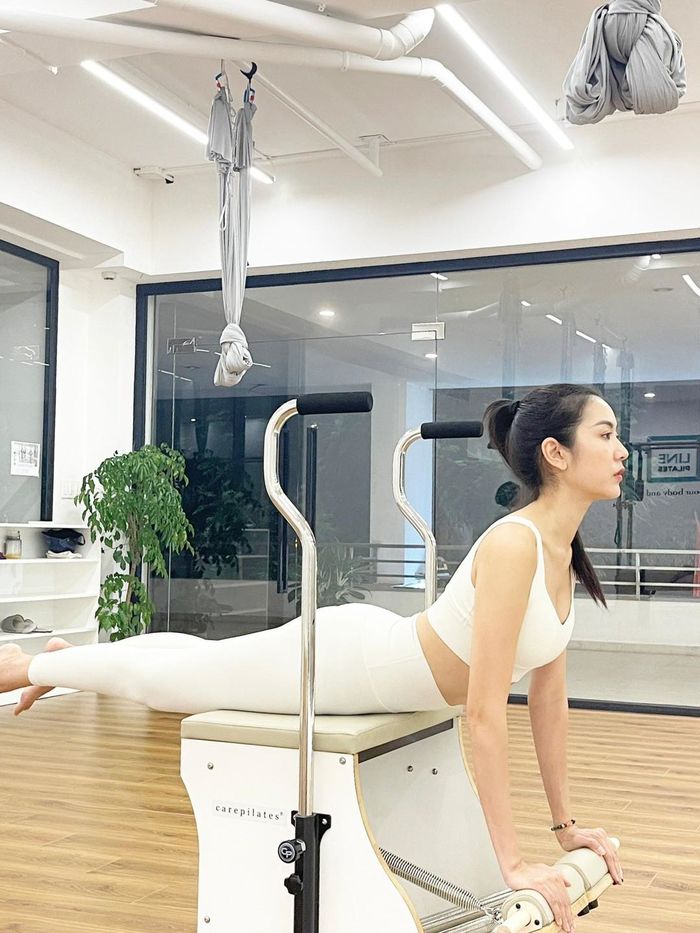 Á hậu Thúy Vân mách chị em thời điểm uống nước ép để gọt dáng