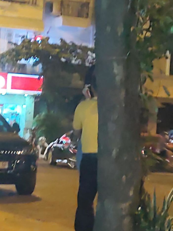 Bắt gặp Phương Oanh và Shark Bình hẹn hò ăn tối vỉa hè