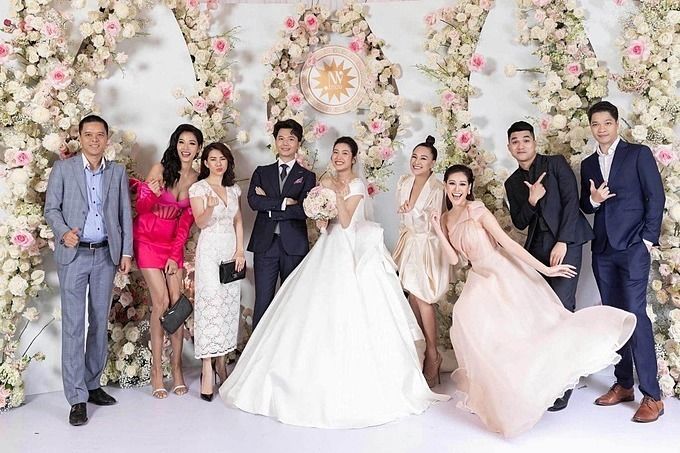 Thời trang đi dự đám cưới của các nàng hậu: Kim Duyên lên đồ Ê Đê