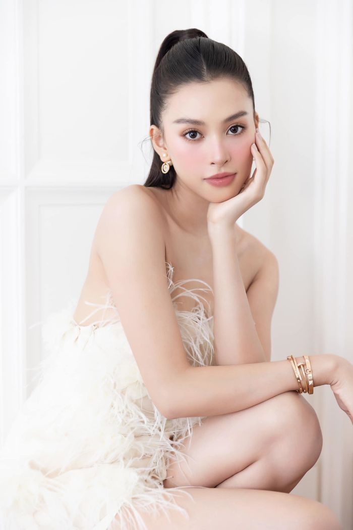 Ảnh hot sao Việt 18/9: Hồ Ngọc Hà mặc áo tàng hình