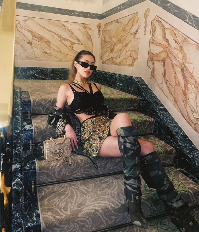 Ái nữ nhà vua hàng hiệu là khách VIP tại Milan Fashion Week 2022