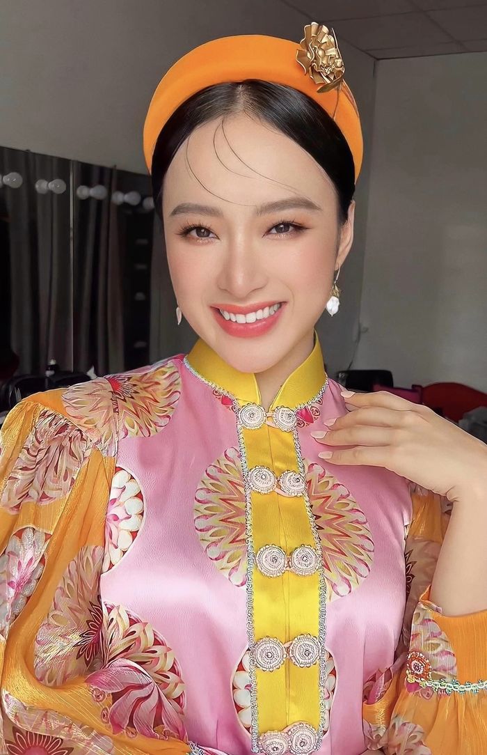 Angela Phương Trinh - Lâm Khánh Chi diện áo dài đi chùa cầu duyên