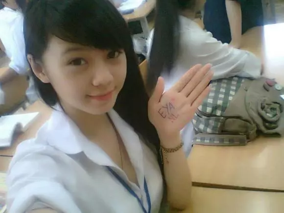 Ảnh đi học của dàn sao Gen Z: MONO chuẩn hot boy sơ mi trắng