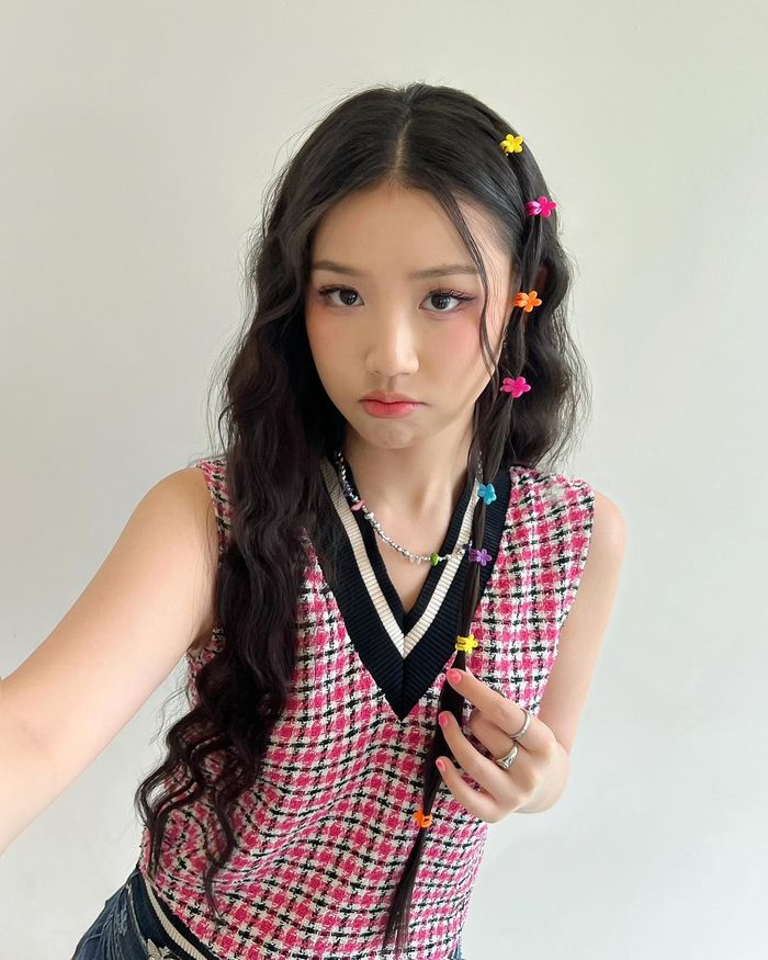 Ảnh đi học của dàn sao Gen Z: MONO chuẩn hot boy sơ mi trắng
