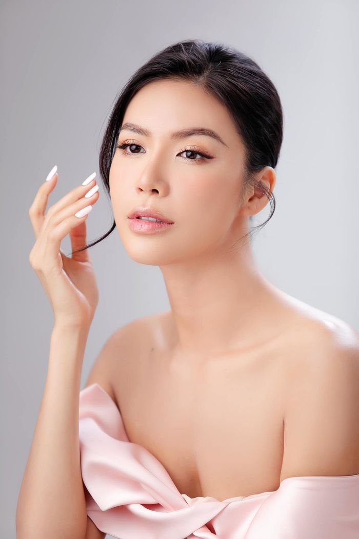 Ảnh hot sao Việt 27/9: Đình Tú ôm eo Huyền Lizzie ở sự kiện
