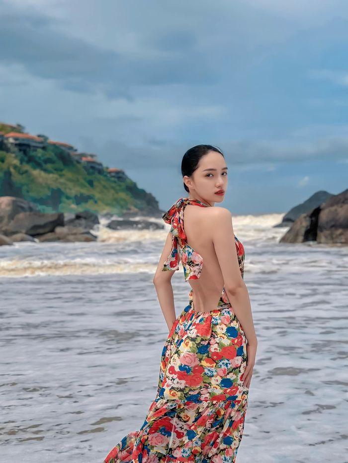 Ảnh hot sao Việt 29/9: Lệ Quyên ngơ ngác khi chạm mặt Hà Hồ
