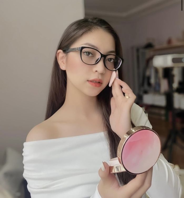 Bạn gái Quang Hải sau 3 năm chia tay: Cưới đại gia, ngày càng đẹp