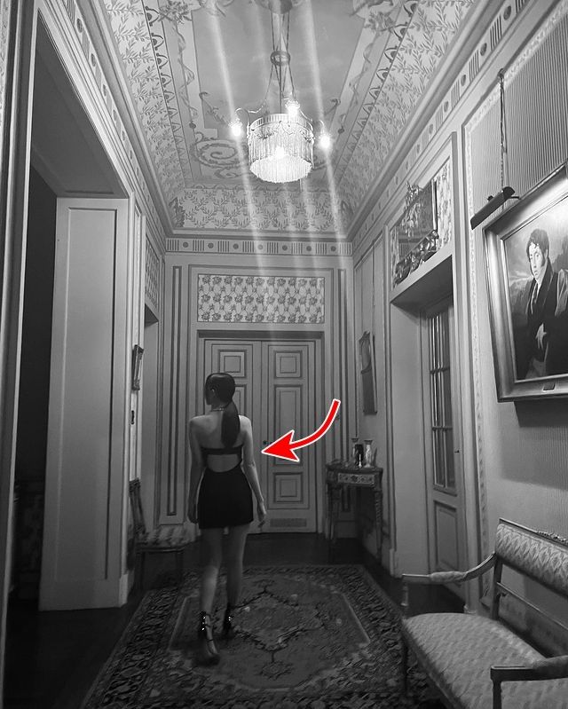 Phía sau một BLACKPINK: Lisa gây sốt với tấm lưng mĩ miều