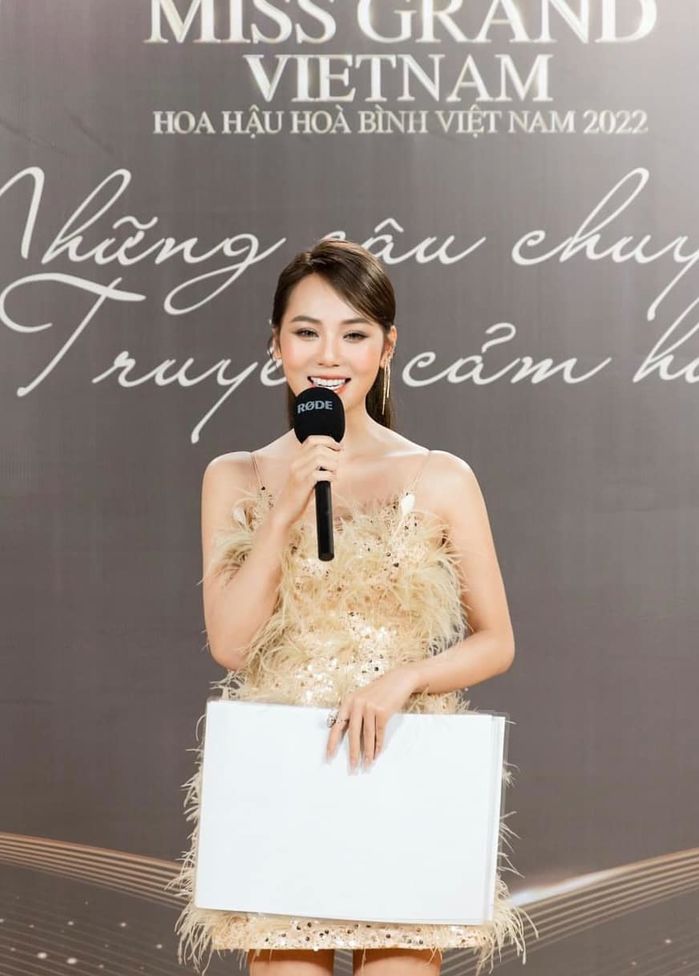 Nụ cười thị phi gọi tên Kim Chi Hoàng, thần thái với trang phục Tết