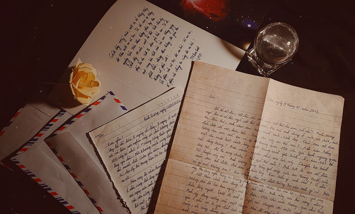 Cặp đôi giỏi Văn yêu nhau 15 năm vẫn giữ thói quen viết thư tay