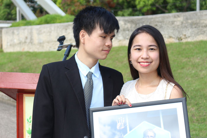 Cặp đôi giỏi Văn yêu nhau 15 năm vẫn giữ thói quen viết thư tay