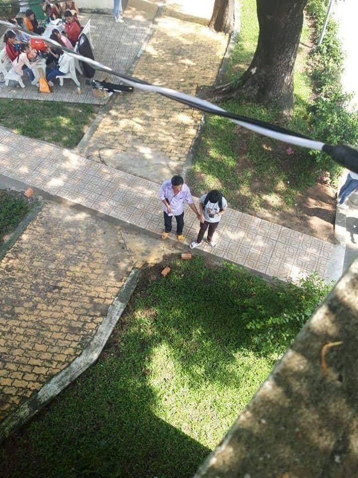 Câu chuyện mùa nhập học: Nữ sinh vẫn bán tạp hóa trước ngày lên đường