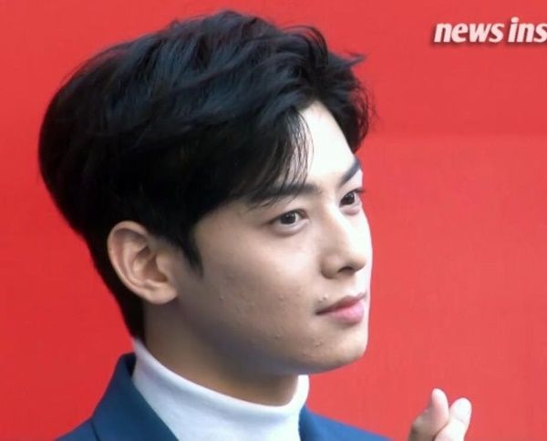 Mặt mộc 10 điểm của Cha Eun Woo: Đường nét đẹp chuẩn như tượng