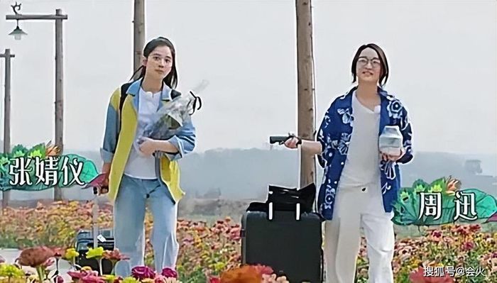 Châu Tấn tuổi U50: Để mặt mộc ngồi ăn mì gói, ăn vận giản dị ngỡ ngàng