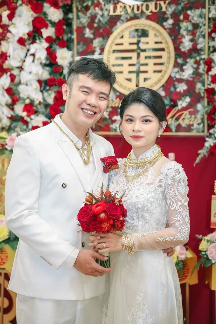Chị dâu em chồng đẹp đều của Vbiz: Bà cô xinh không kém Phương Nga
