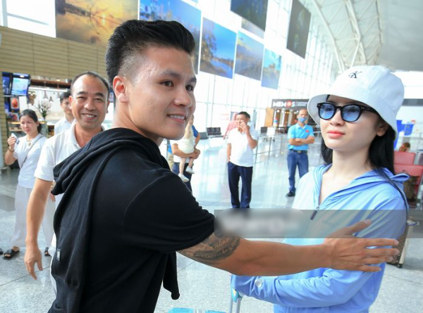 Chu Thanh Huyền đưa Quang Hải về Pháp sau trận giao hữu