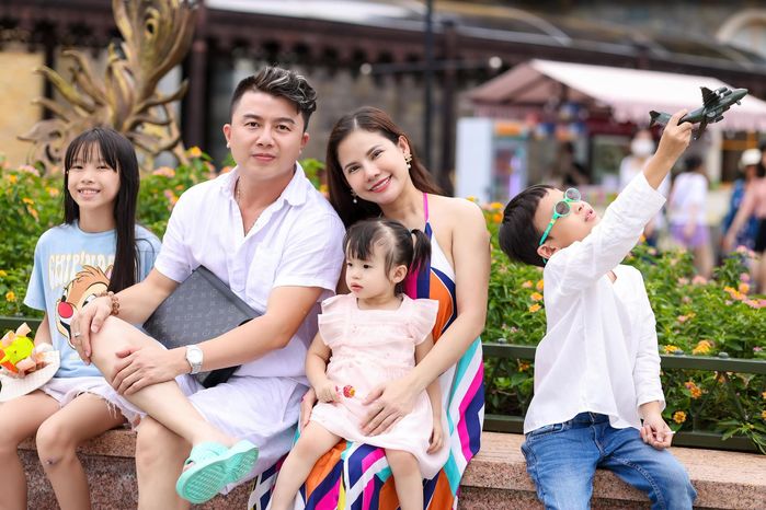 Chuẩn bị ly hôn thì có bầu, mẹ bỉm giờ viên mãn với một chồng ba con
