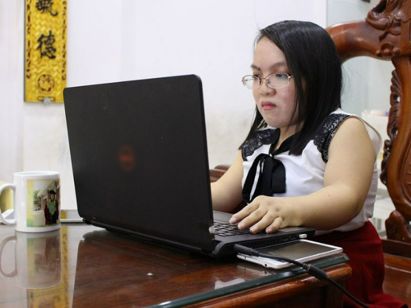 Cô gái cao 93cm bỏ việc lương trăm triệu, săn được học bổng du học Úc