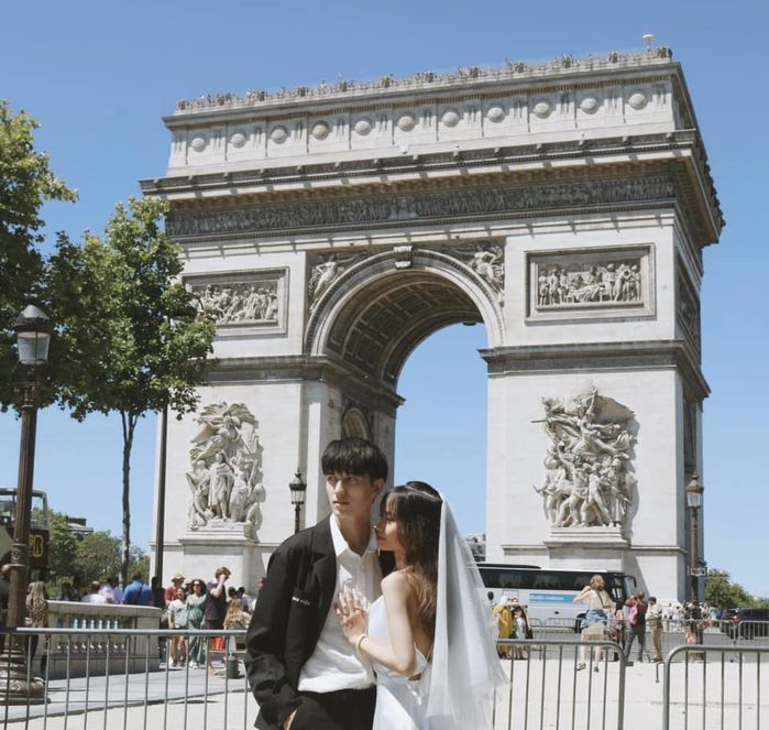 Cưới chàng mẫu điển trai, cô gái hay bị hỏi giữ chồng có mệt không?
