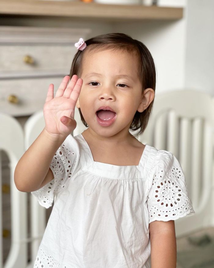 Con gái Hồ Ngọc Hà xinh đáo để: Cỡ nào thì mẹ Hà cũng sớm nhường ngôi