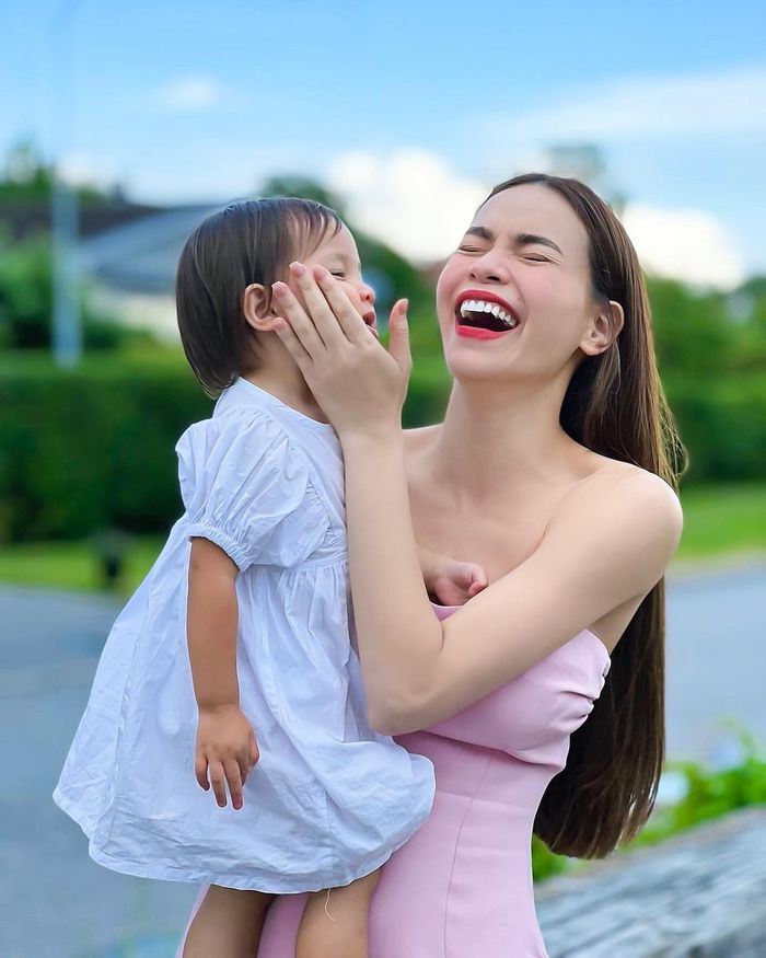 Con gái Hồ Ngọc Hà xinh đáo để: Cỡ nào thì mẹ Hà cũng sớm nhường ngôi